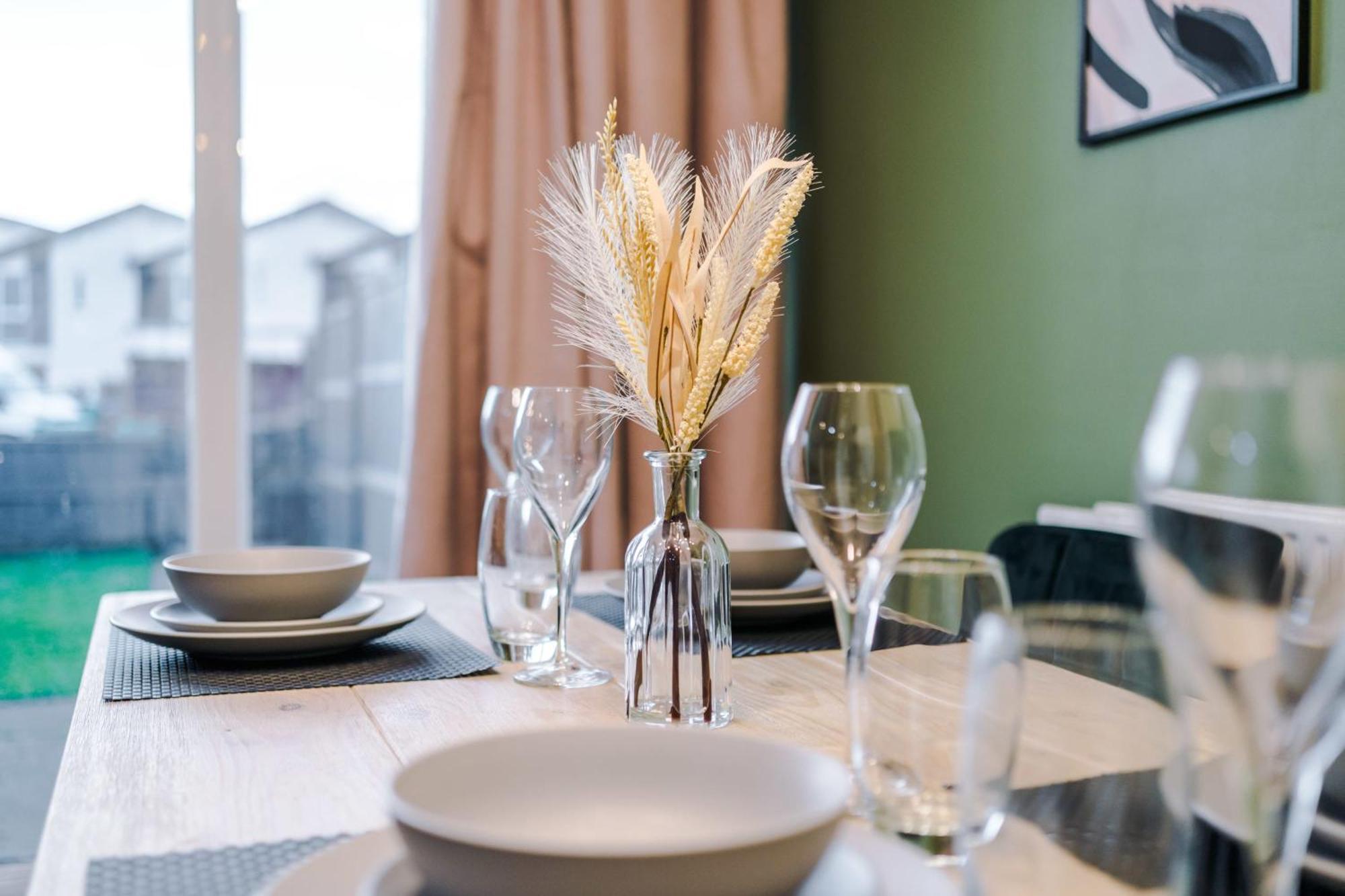 Rest&Recharge At A Spacious Townhouse By The Etihad Villa Mánchester Exterior foto