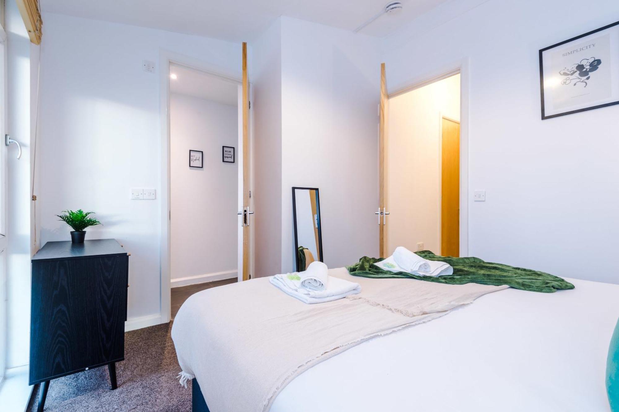 Rest&Recharge At A Spacious Townhouse By The Etihad Villa Mánchester Exterior foto