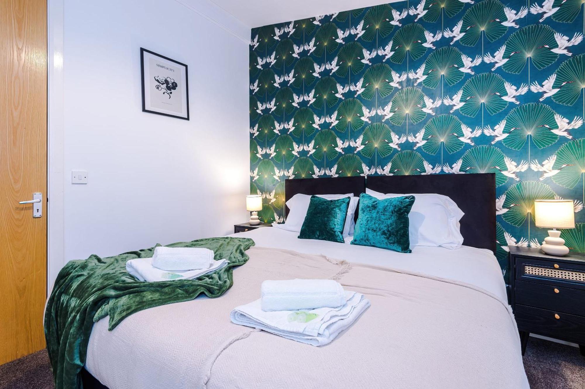 Rest&Recharge At A Spacious Townhouse By The Etihad Villa Mánchester Exterior foto