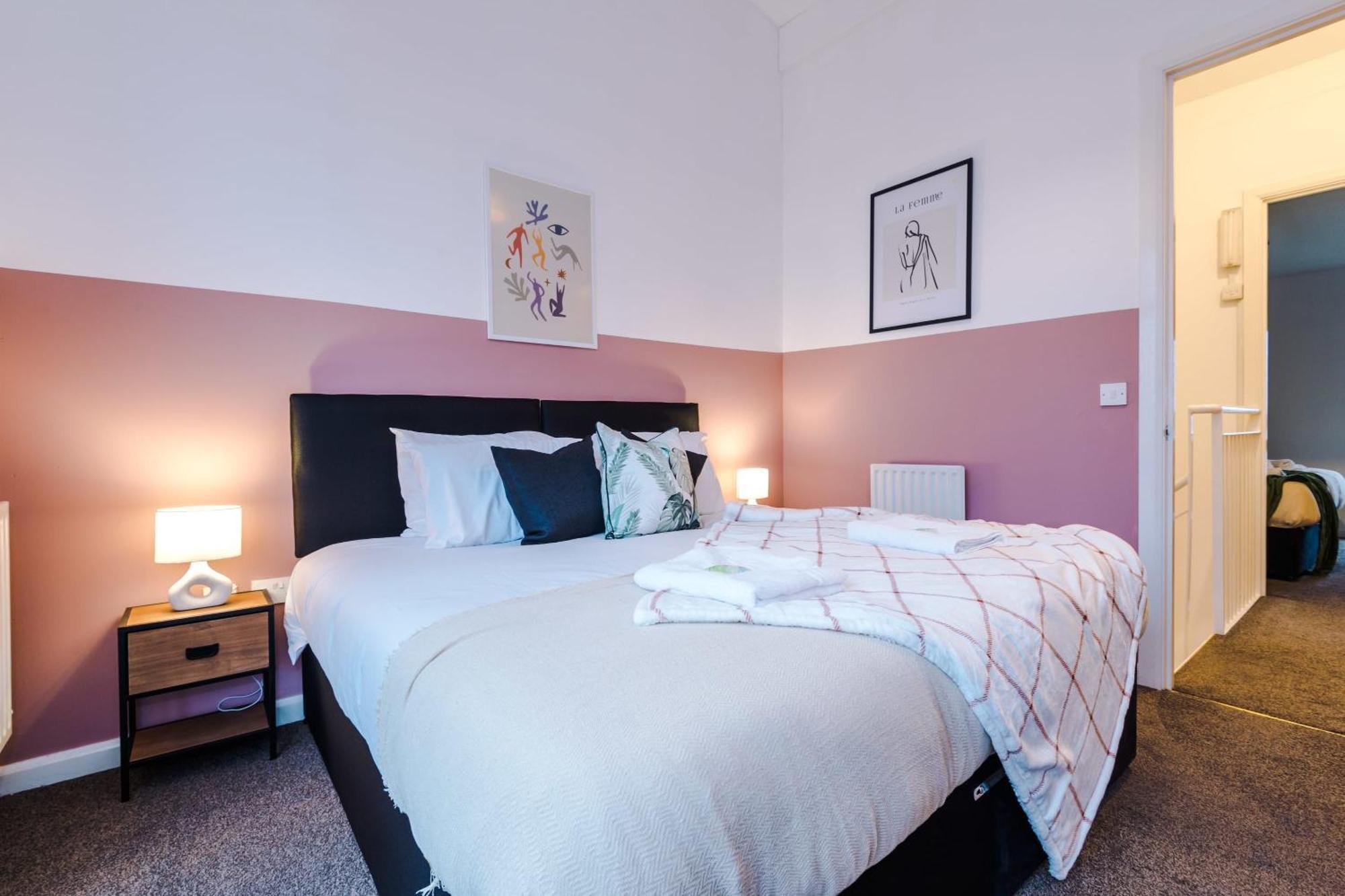 Rest&Recharge At A Spacious Townhouse By The Etihad Villa Mánchester Exterior foto